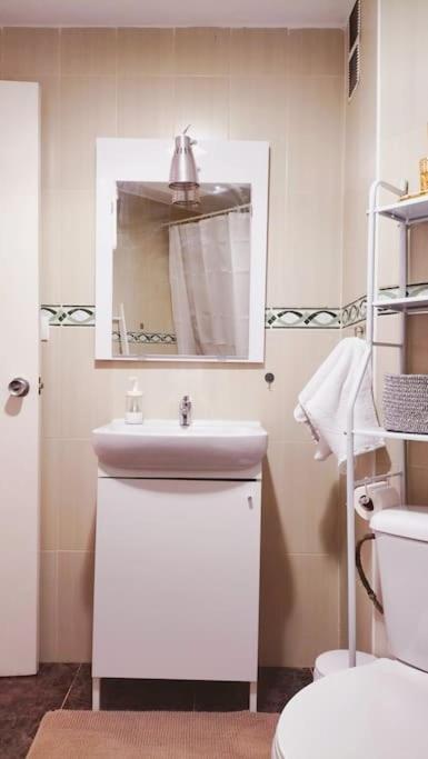 Bonito Apartamento De Dos Dormitorios En El Centro Y Calle San Miguel Torremolinos Exterior foto